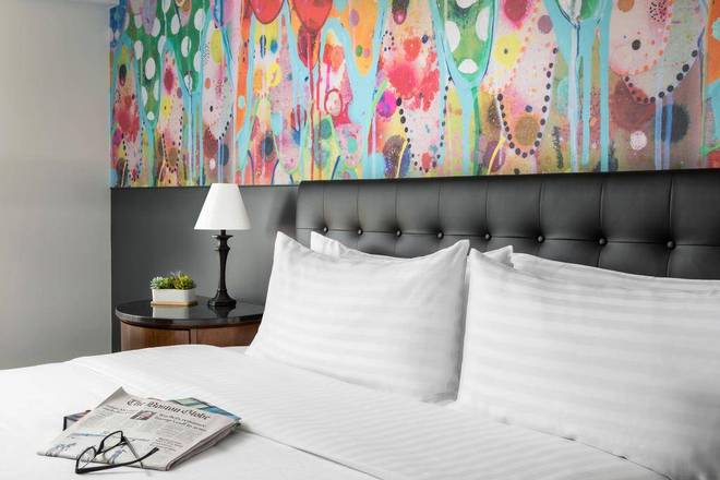 Days Hotel Boston, Boston