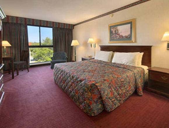 Days Hotel Boston, Boston
