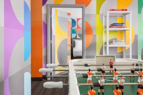 Days Hotel Boston, Boston