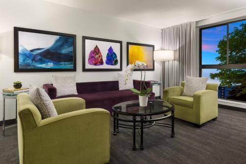 Days Hotel Boston, Boston