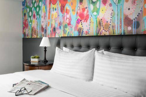 Days Hotel Boston, Boston