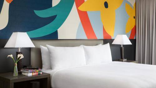 Days Hotel Boston, Boston
